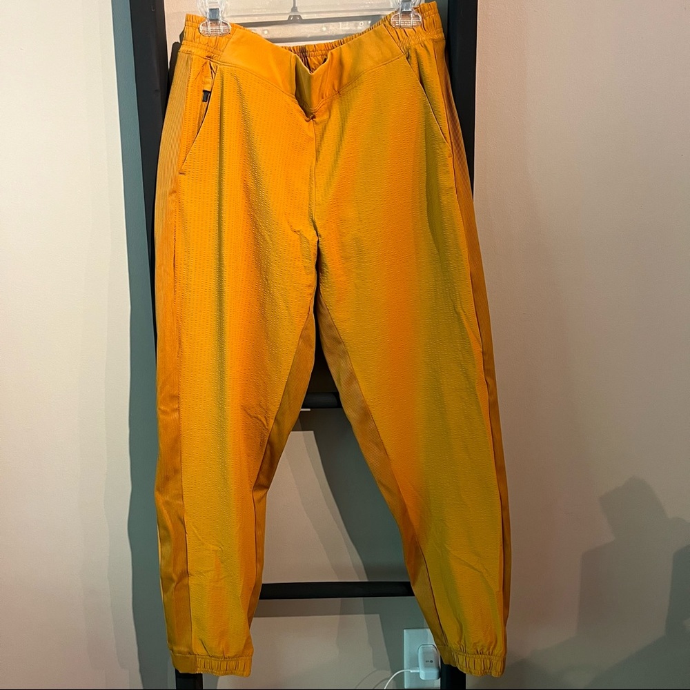 Athlete Textured Brooklyn Jogger in Mustard Yellow